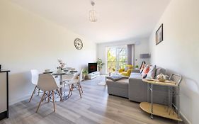 Ash View Place 3 -Heathrow - Thorpe Park - Free Parking