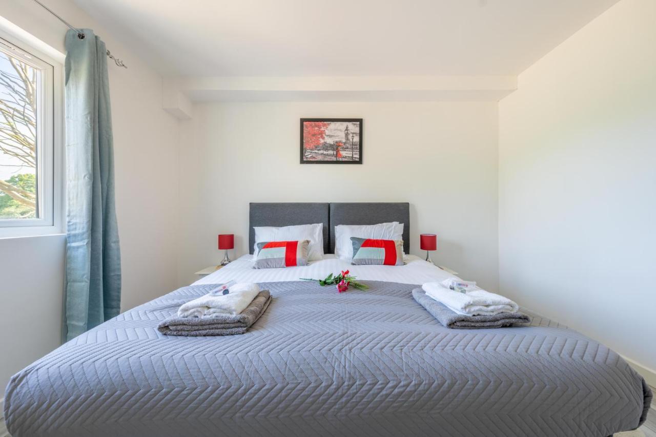 Ash View Place 3 -Heathrow - Thorpe Park - Free Parking Staines-upon-Thames Exterior photo