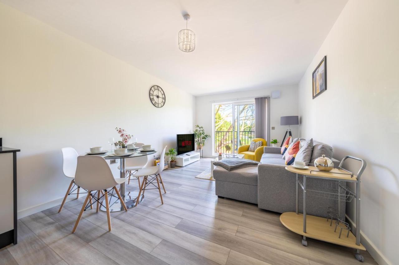 Ash View Place 3 -Heathrow - Thorpe Park - Free Parking Staines-upon-Thames Exterior photo