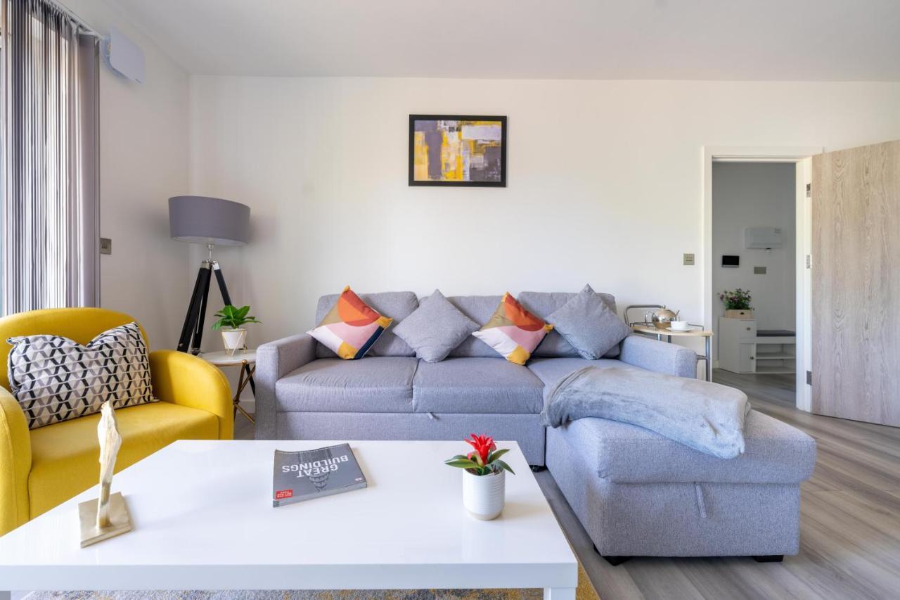 Ash View Place 3 -Heathrow - Thorpe Park - Free Parking Staines-upon-Thames Exterior photo