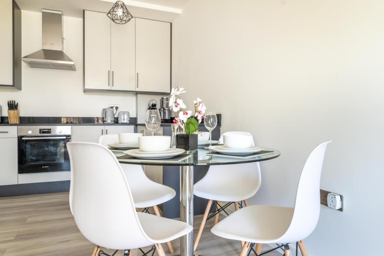 Ash View Place 3 -Heathrow - Thorpe Park - Free Parking Staines-upon-Thames Exterior photo