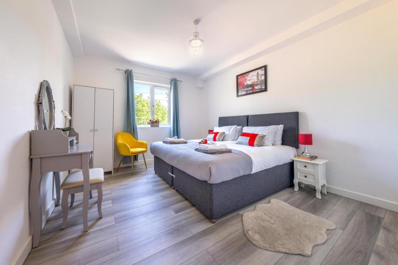 Ash View Place 3 -Heathrow - Thorpe Park - Free Parking Staines-upon-Thames Exterior photo