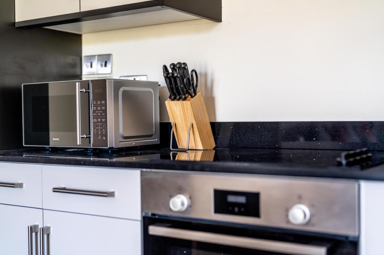 Ash View Place 3 -Heathrow - Thorpe Park - Free Parking Staines-upon-Thames Exterior photo