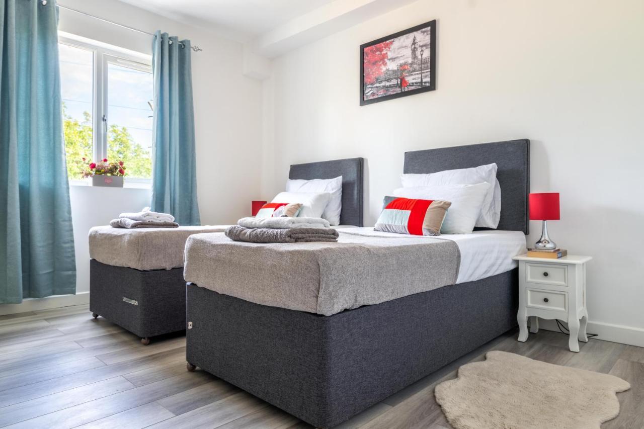 Ash View Place 3 -Heathrow - Thorpe Park - Free Parking Staines-upon-Thames Exterior photo