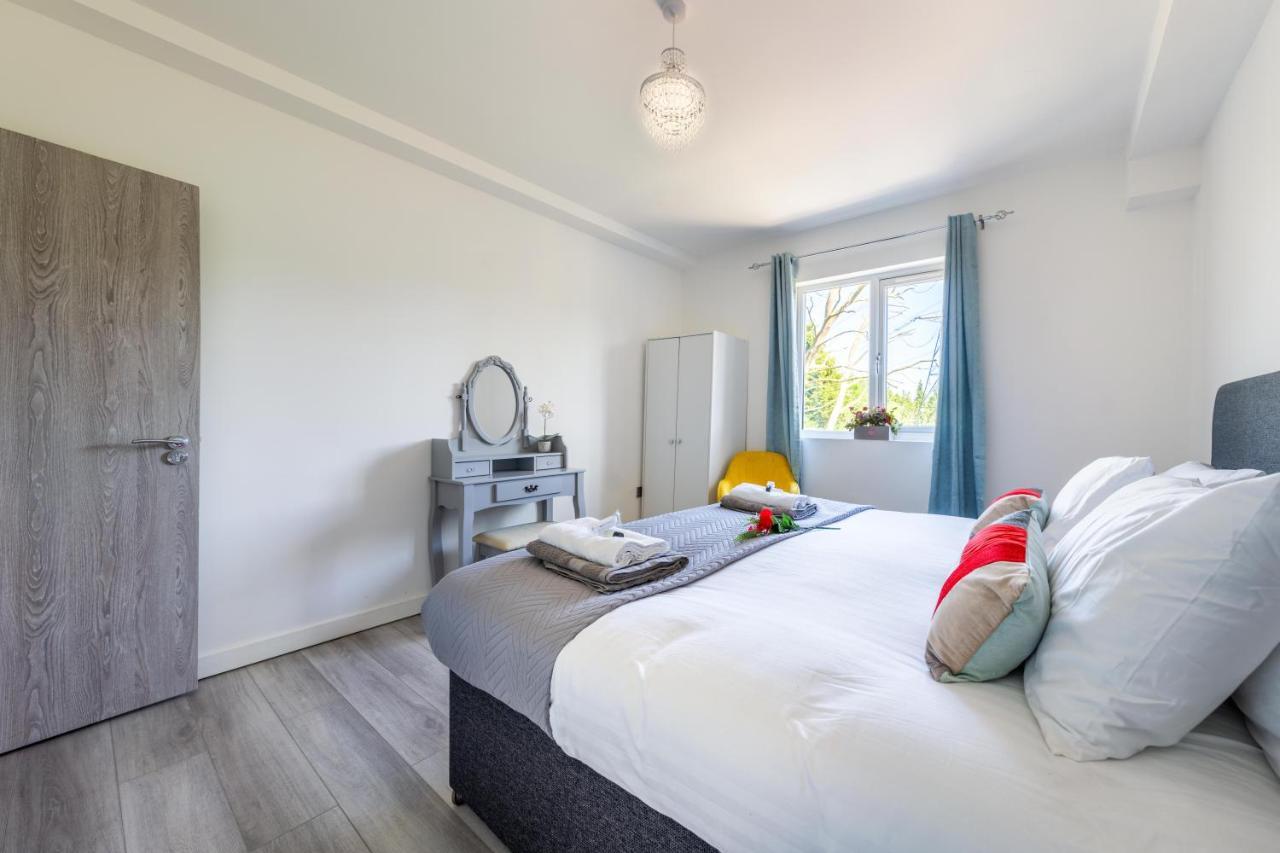 Ash View Place 3 -Heathrow - Thorpe Park - Free Parking Staines-upon-Thames Exterior photo