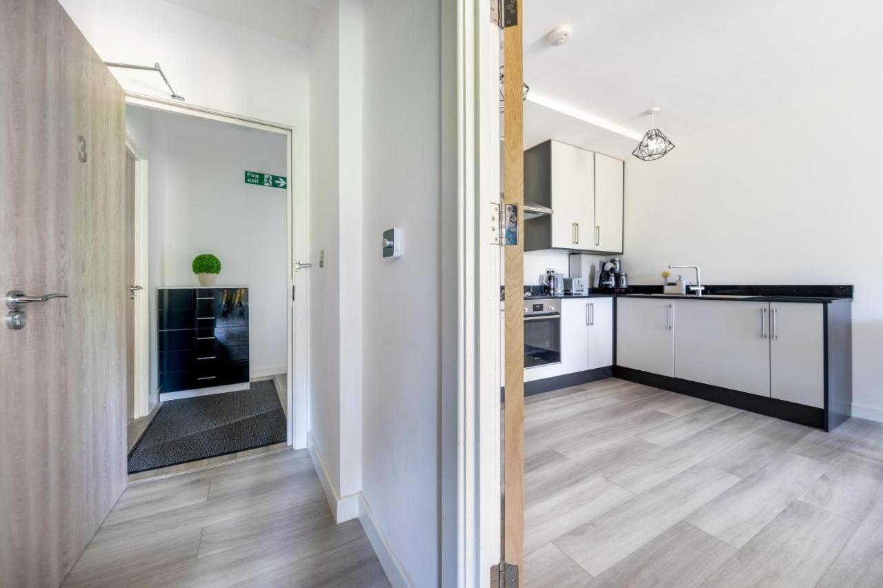 Ash View Place 3 -Heathrow - Thorpe Park - Free Parking Staines-upon-Thames Exterior photo